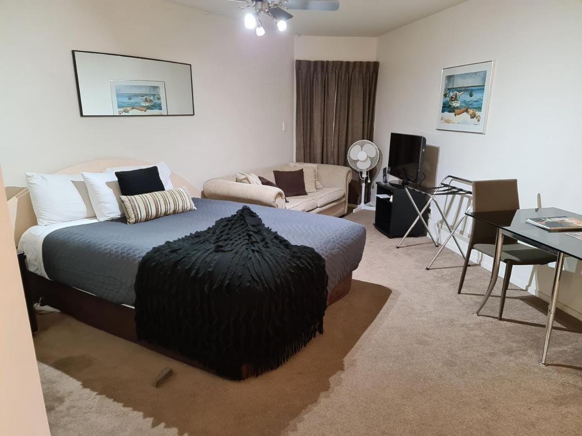 Oceanside Resort Internal Ground Floor Studio Unit Privately Owned In Mt Maunganui No External Window Or Air Conditioning Mount Maunganui Eksteriør billede